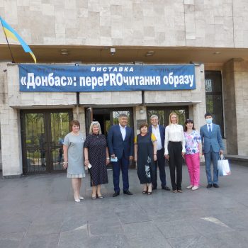Посол Республіки Казахстан в Україні Дархан Калєтаєв в музеї історії Кам'янського